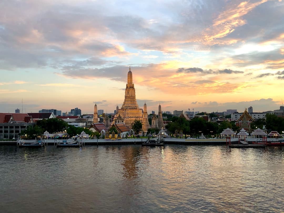Live draw Thailand GLO tercepat — Thailand Pools 4D landscape Bangkok Wat Arun temple, operator pemerintah Ministry of Finance Thailand sejak 1939