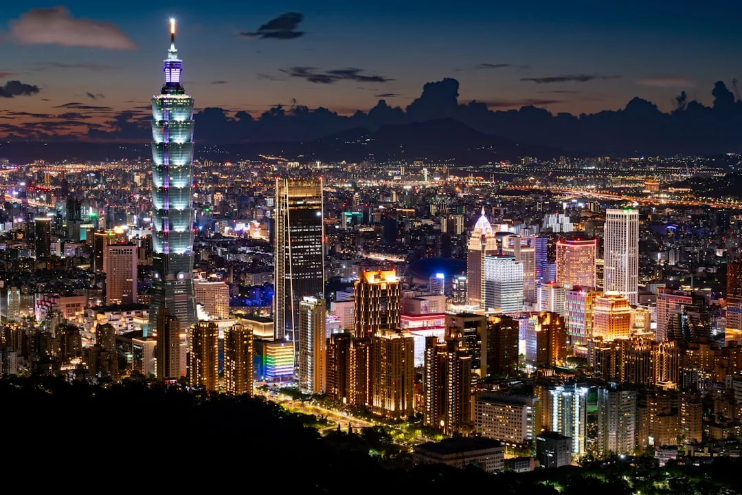 Fastest TWN live draw - Taiwan Pools 4D, Taipei skyline at night, synced with upstream community aggregators
