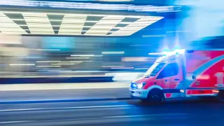 Ilustrasi mimpi ambulans — erek-erek 2D 91