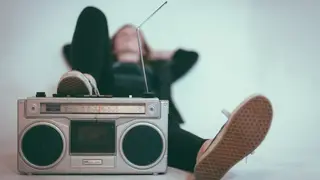 Ilustrasi mimpi radio — erek-erek 2D 74