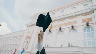 Ilustrasi mimpi sarjana — erek-erek 2D 02
